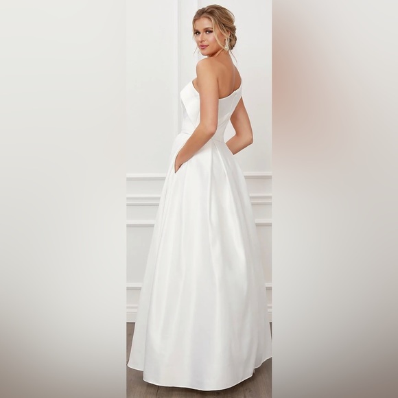 White One-Shoulder Long Ball Wedding Pageant Prom Dress Size 4 - Picture 2 of 7